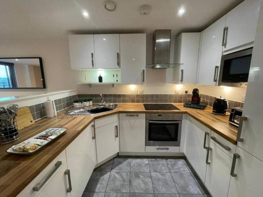 Paramount City Living 105 Swindon Bagian luar foto