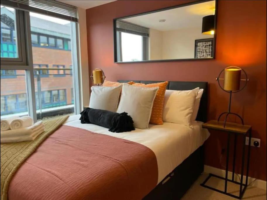 Paramount City Living 105 Swindon Bagian luar foto