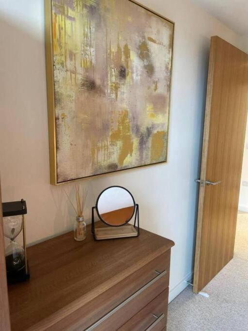 Paramount City Living 105 Swindon Bagian luar foto