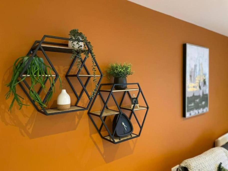 Paramount City Living 105 Swindon Bagian luar foto