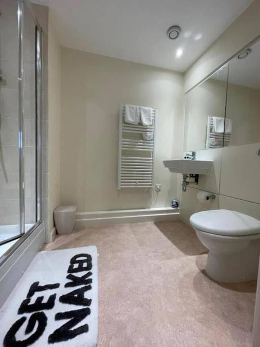 Paramount City Living 105 Swindon Bagian luar foto