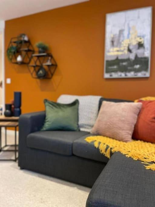 Paramount City Living 105 Swindon Bagian luar foto