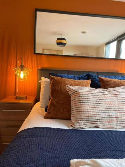 Paramount City Living 105 Swindon Bagian luar foto