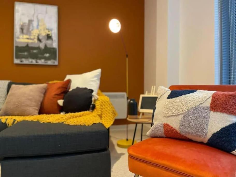 Paramount City Living 105 Swindon Bagian luar foto
