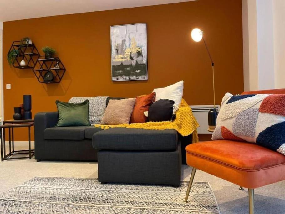 Paramount City Living 105 Swindon Bagian luar foto